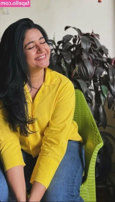 Poonambajwa555 - Guys i am so busy travelling all over the world .. trying to keep you