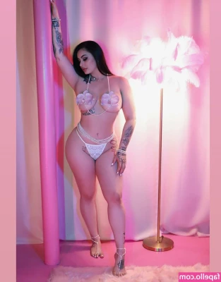 Hope Blaise [ hope-blaise ] - Attention!! I’ll be in a hotel room for TWO nights! What are some