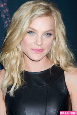 Jessica Stam [ jessica-stam ] - I suck and lick on my juicy tiddies and show off my pretty soles