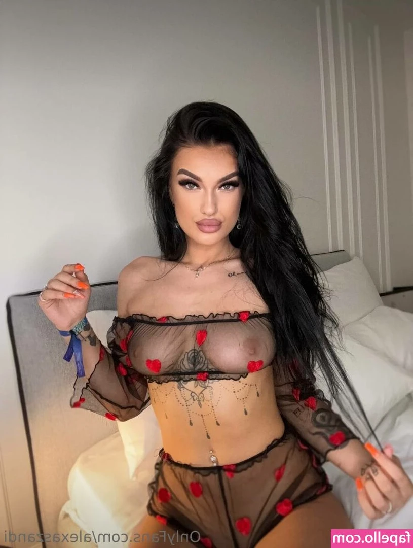 kota_szandi [ kota-szandi ] - Close up 🍑this 😺 deserves some attention 💦