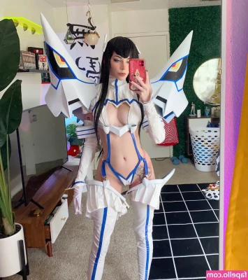 gremlynne - Everything is better with booty!