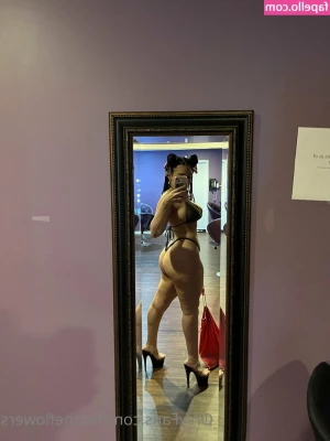 felttheflowers - Love touching my titties!