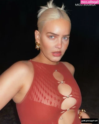 Annemarie - Spoil me for my birthday trip and I’ll spoil you with content