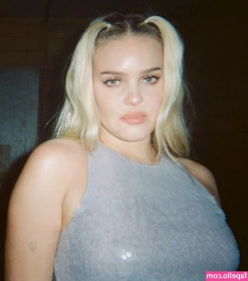 Annemarie - Y all like the blue on me