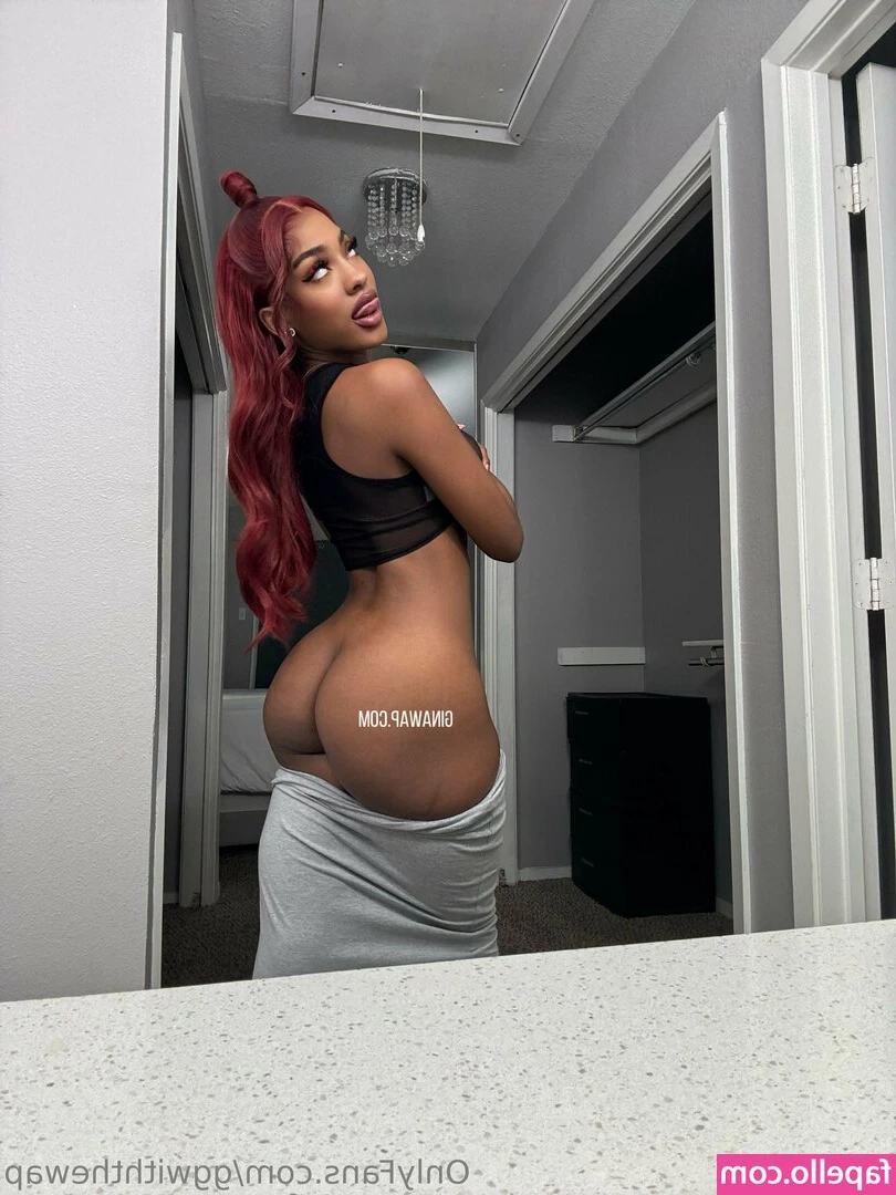  [ ggwiththewap ] - Do I look like Santa?! Sending pics of the view from behind if you