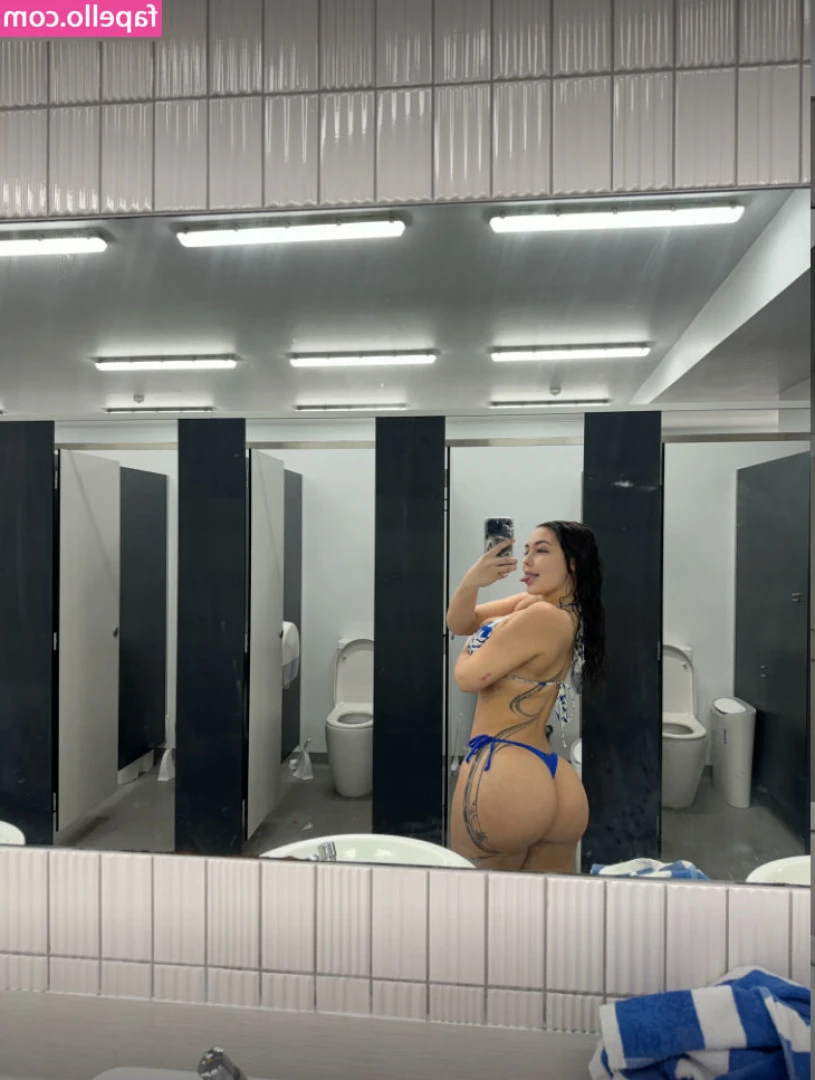 Tyla urgirltylaxx [ tyla-urgirltylaxx ] - A naked canadian in Istanbul 🇹🇷