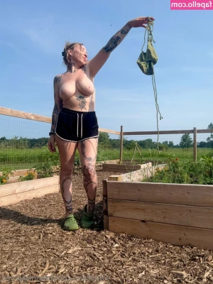 joannagainez - Y0ung, wild American, c’mon baby Do you have a girlfriend? Rain on