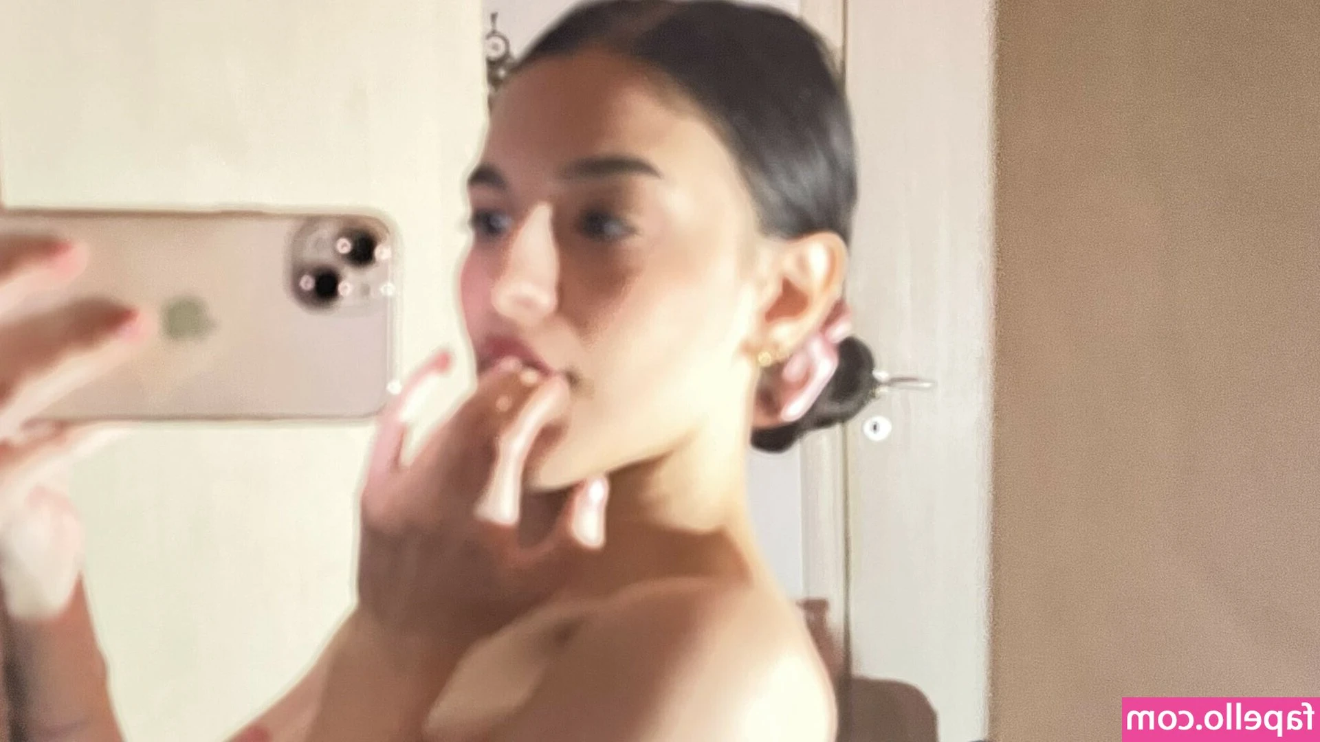 lasibilla_ [ lasibilla ] - Premium SnapChat Question: 40 Years Age Gap