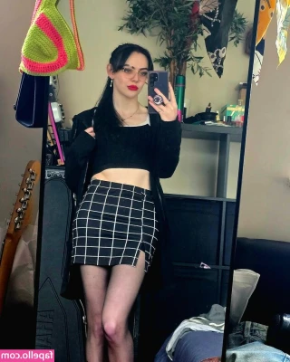 Stephanie Sorensen [ stephanie-sorensen ] - Please excuse the eczema on my thighs🥺 but enjoy this close up vid