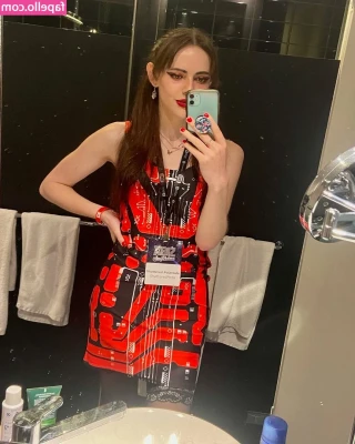 Stephanie Sorensen [ stephanie-sorensen ] - This outfit is fun🤓🖤 I hope you all had a Merry Christmas!🎄