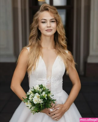 Anna Kekina [ anna-kekina ] - Do you want your magical elf to take you to the enchanted