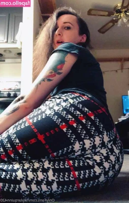 Skylar Quinn [ skylar-quinn-1 ] - New Easter Bunny vid tonight 😀 Little butt bunny!