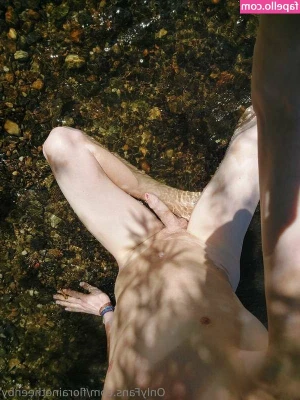 Floraine The Enby [ floraine-the-enby ] - Fingering myself in doggy 🤤🤤