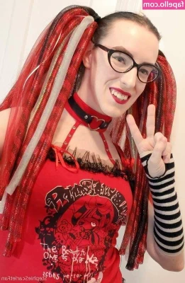 Stephie Scarlet [ stephie-scarlet ] - I'll send you a nude photo if you please me a little 😏😌😈