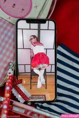 Stephie Scarlet [ stephie-scarlet ] - like my melons ?