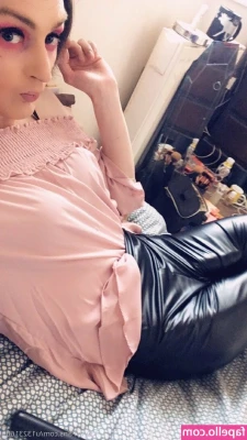 itszoestarr - 🍆 Like & comment