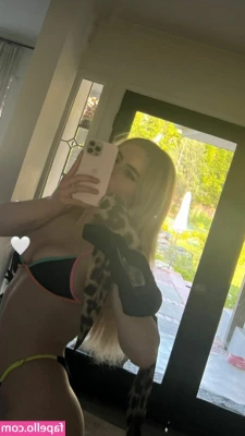 Kiiara - Is this the proper way to wear a bikini? 🙊❤️️