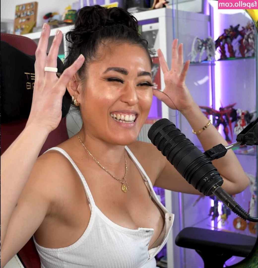 JenJen - soft soles, big bouncy ass, big firm tits... i am everything you