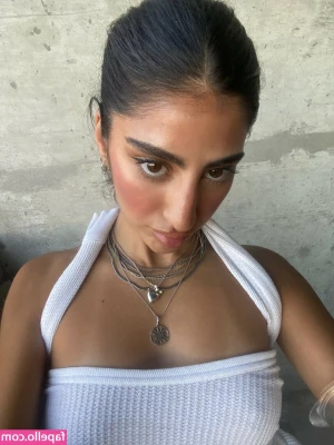 lil.sweeets3 [ lil-sweeets3 ] - Massive knockers