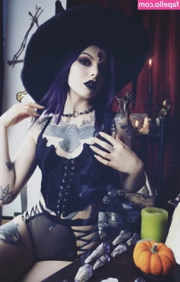FaerieBlossom - Who wants to replace my hands 🙌🏾?