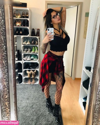 Iamsunny.xo___ [ iamsunny-xo ] - I think I love her cock @queenmelaninsdungeonn