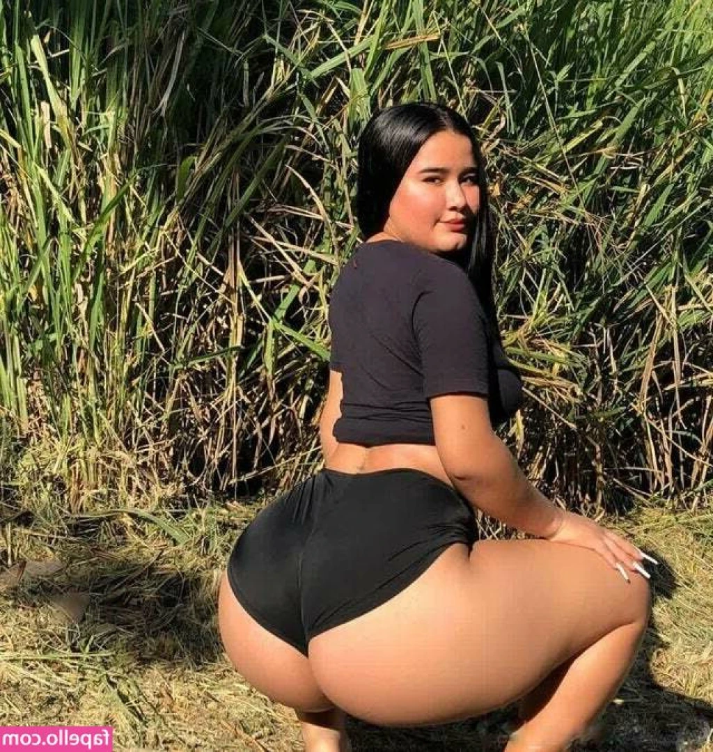 Paula Sarta [ paula-sarta ] - Let's start 2023 like THIS! BEATIFULLY, SENSUALLY, FULL OF SMILES AND