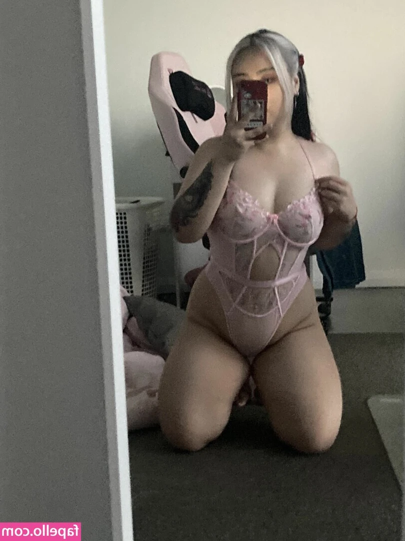 oohluna - Fat pad fun 🤩 / if you want the full vid send me a dm 😆