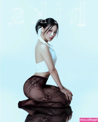 jweight_ [ jweight ] - Peeling socks off..