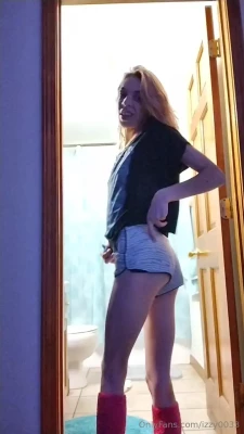 izzy0033 - Hi love  do you like my new set  I want to strip that for you now 