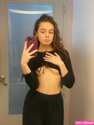 Mademoiselle Oz [ mademoiselle-oz ] - Ho tanta voglia di cazzo👅