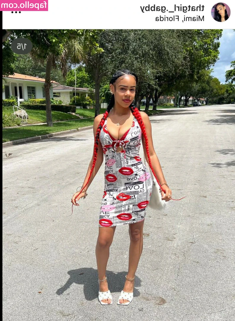 gabbytreats - Don't forget I will be doing my live show here at 3 pm.