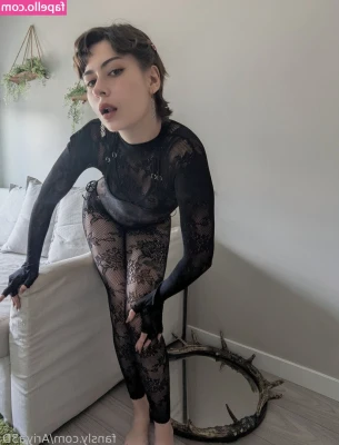 Ariar0e - Wanna join me in a morning stretch? :)