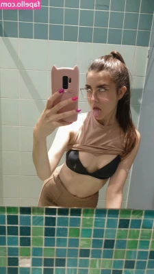 evieroberts - I want your 🍆 in my mouth. For a whooole day...Are you available