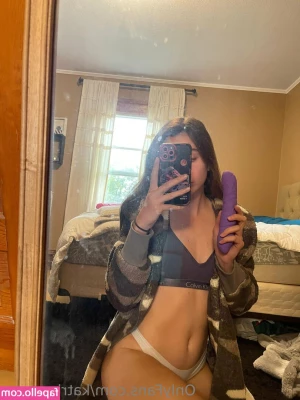 katrina_roxy [ katrina-roxy ] - Stop drooling and get over here, put that tongue to good use 👅💦