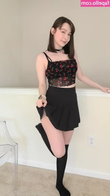CherryVonFairy - Showing my boobs to other drivers