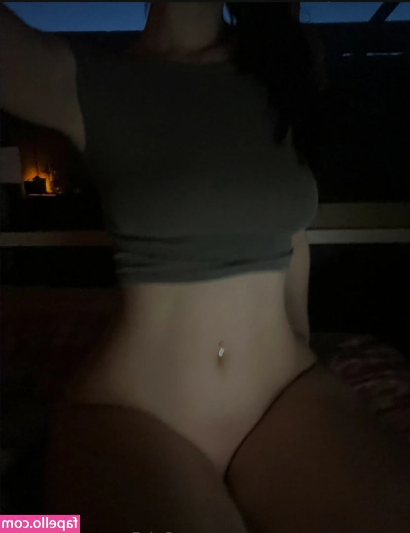 Smalltiddiedgoth [ smalltiddiedgoth-1 ] - Would I make you stop & stare? 🤭