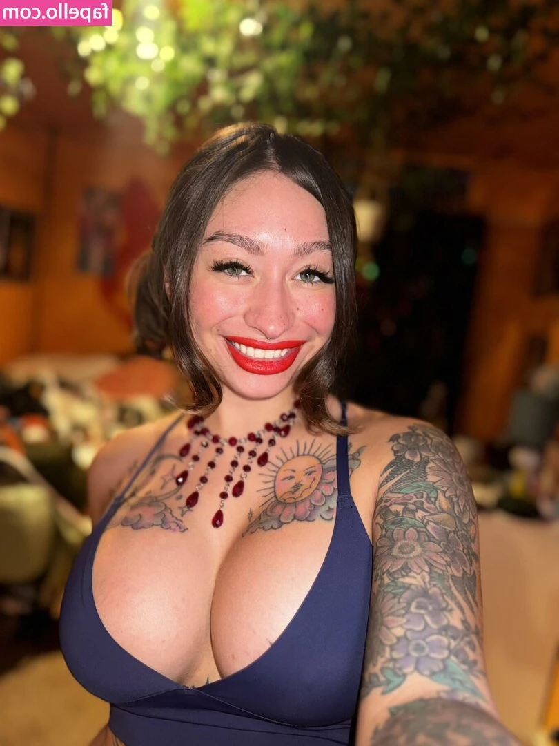 Ivy Aricello [ ivy-aricello ] - Do you like when I shake my cute uwu ass for you? 🥺💕