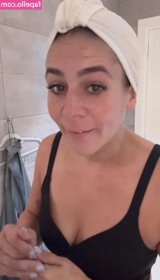 Sarah Kim Gries [ sarah-kim-gries ] - Trying to sneak away to take nudes for you whenever I have the chance
