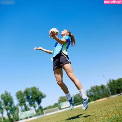 Kathrin Hendrich [ kathrin-hendrich ] - Can you help me with my workout ? 🥵