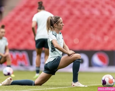 Kathrin Hendrich [ kathrin-hendrich ] - wanna warm up with me? 😋