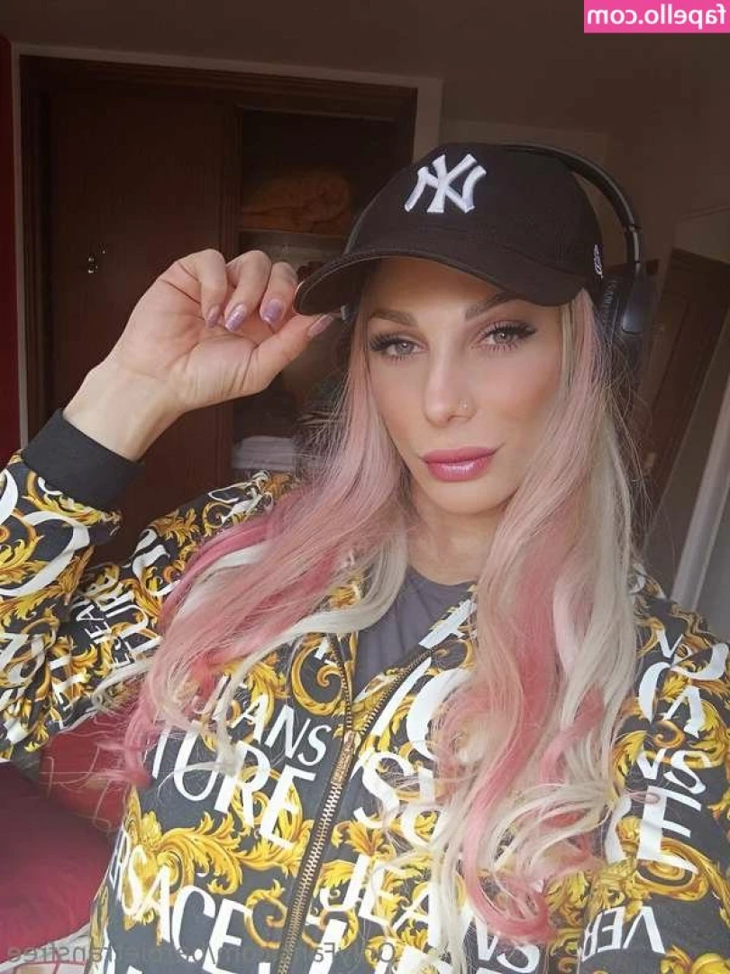 barbietransgirl - I can't wait for festival season! Would you dance with me in this fit?