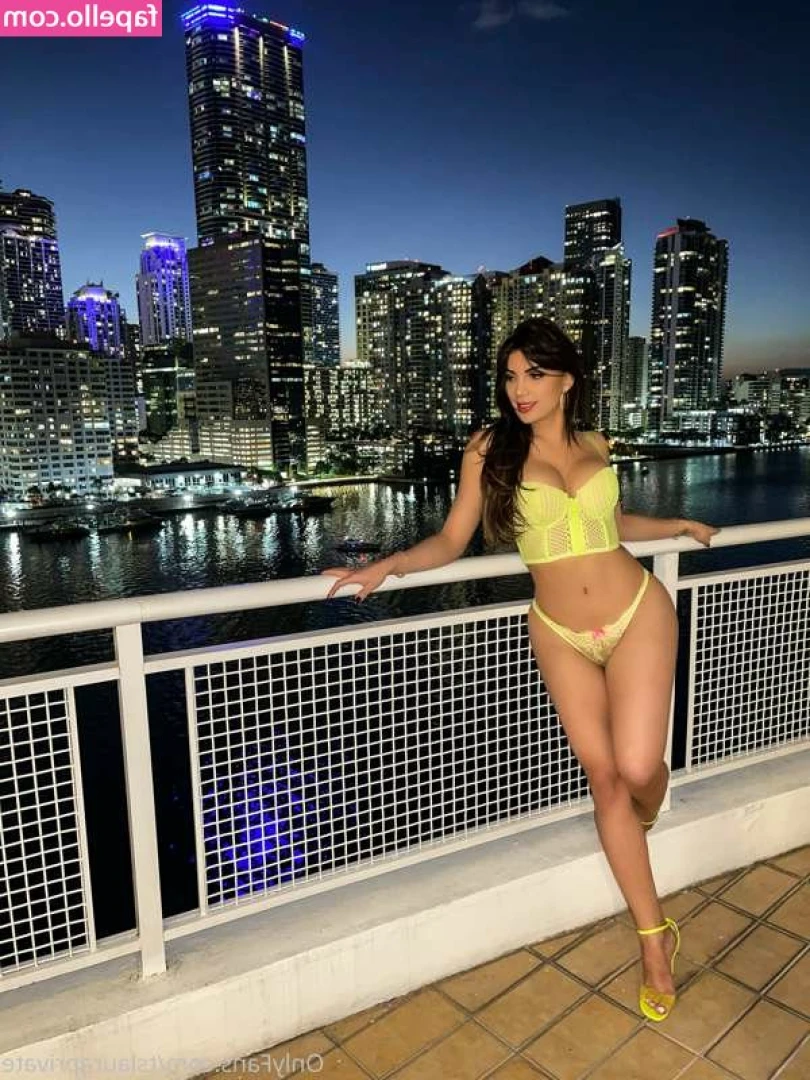 Stephany Laura [ stephany-laura ] - What are you guys up to? I'm feeling a little bit bored 😩 anyone