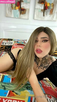 Caroline Willsom [ caroline-willsom ] - My boobs are spilling out of my top