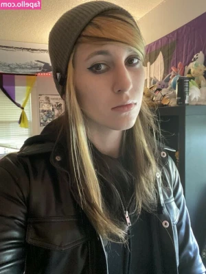 Devi Dionne [ devi-dionne ] - What part of my body makes your dick harder? 🥵🔥