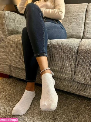 Isabela.Stillsinning [ isabela-stillsinning ] - Am I still cute when I m drinking coffee dressed down