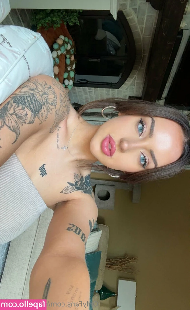 messymegan [ messymegan-7 ] - Who likes a tease? This was a custom someone requested of me flexing