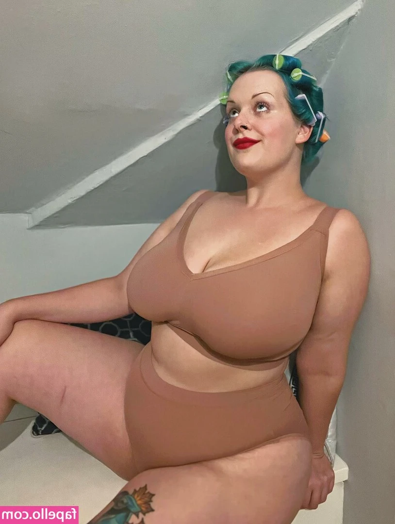 kenzie_flick [ kenzie-flick ] - Making a buttplug video today. Make sure you tip on my post so you