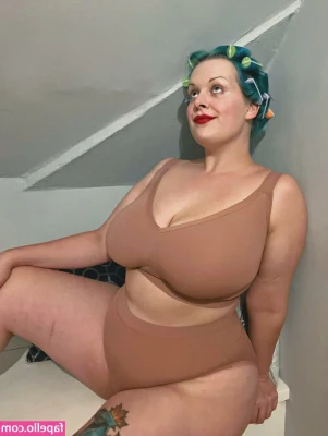 kenzie_flick [ kenzie-flick ] - Making a buttplug video today. Make sure you tip on my post so you