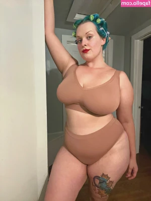 kenzie_flick [ kenzie-flick ] - A little time lapse of getting clean with my bestie 🥰 @hempleyjones