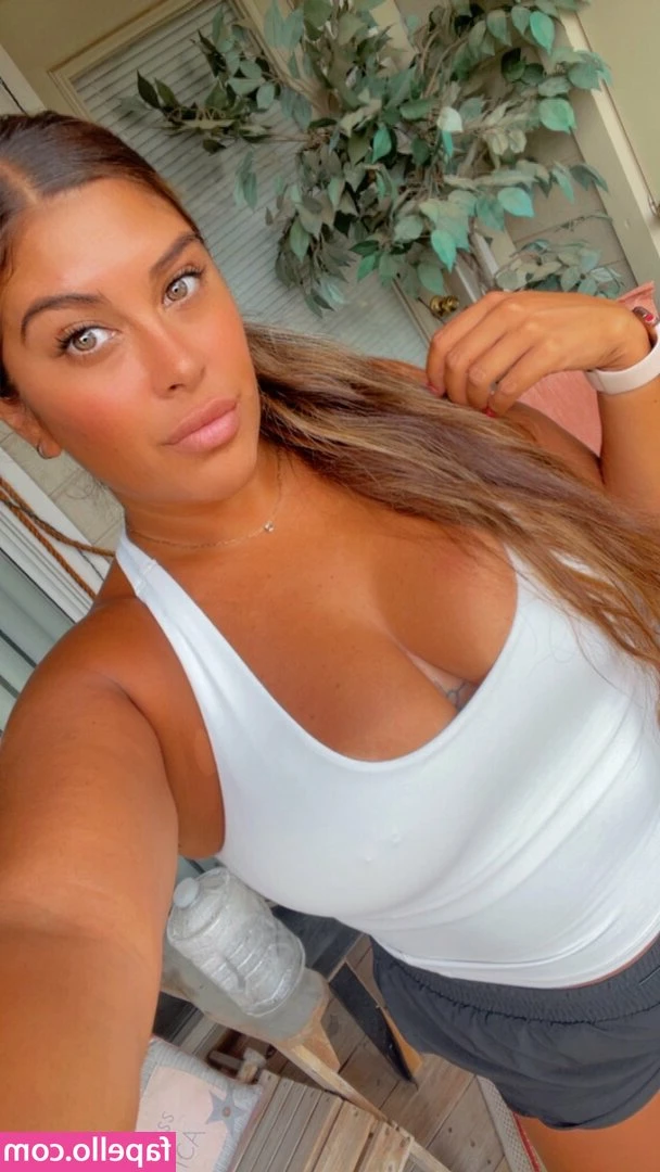 Alyssiapaige25 - Does being a total sissy bimbo slut get you on the naughty list? 🤔
